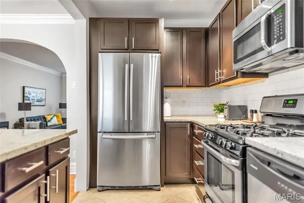 $2,095 | 7557 Buckingham Drive, St. Louis, MO 63105