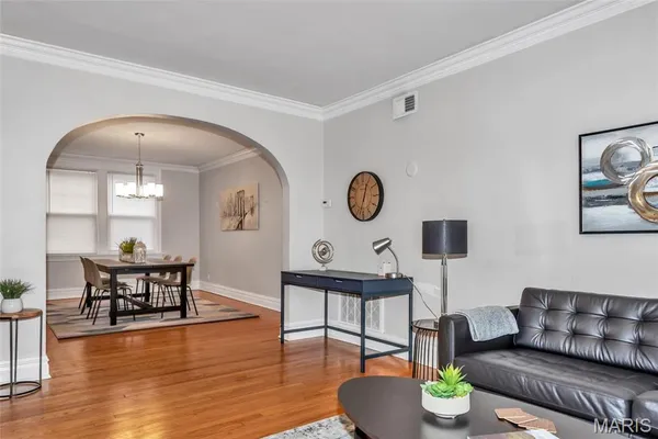 $2,095 | 7557 Buckingham Drive, St. Louis, MO 63105