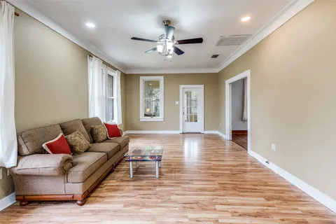 $249,900 | 520 South Pecan Avenue, Luling, TX 78648