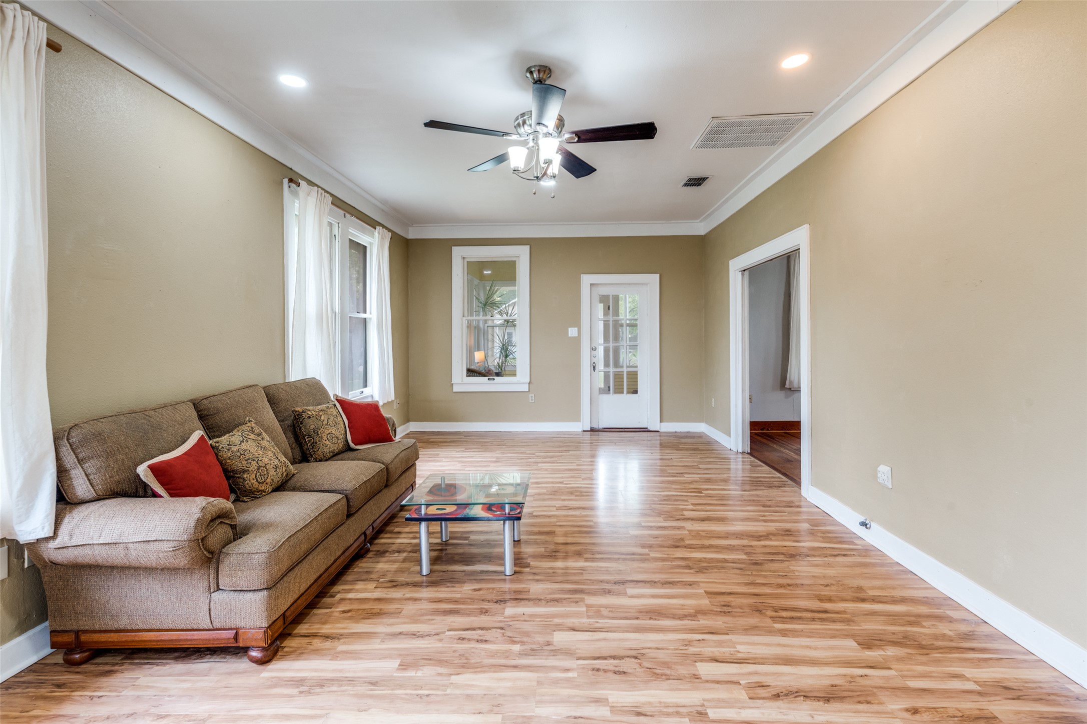 520 South Pecan Avenue Luling, TX 78648 - Photo 11 of 23
