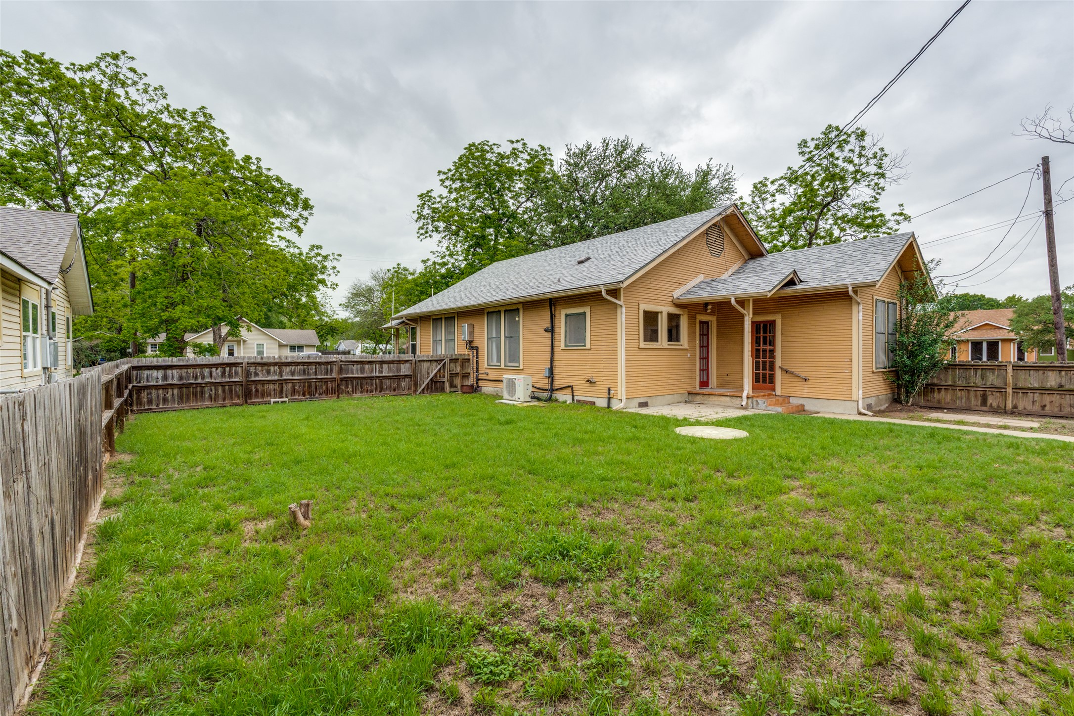 520 South Pecan Avenue Luling, TX 78648 - Photo 17 of 23 Backyard is fully fenced with great grass.