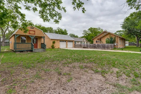 $249,900 | 520 South Pecan Avenue, Luling, TX 78648