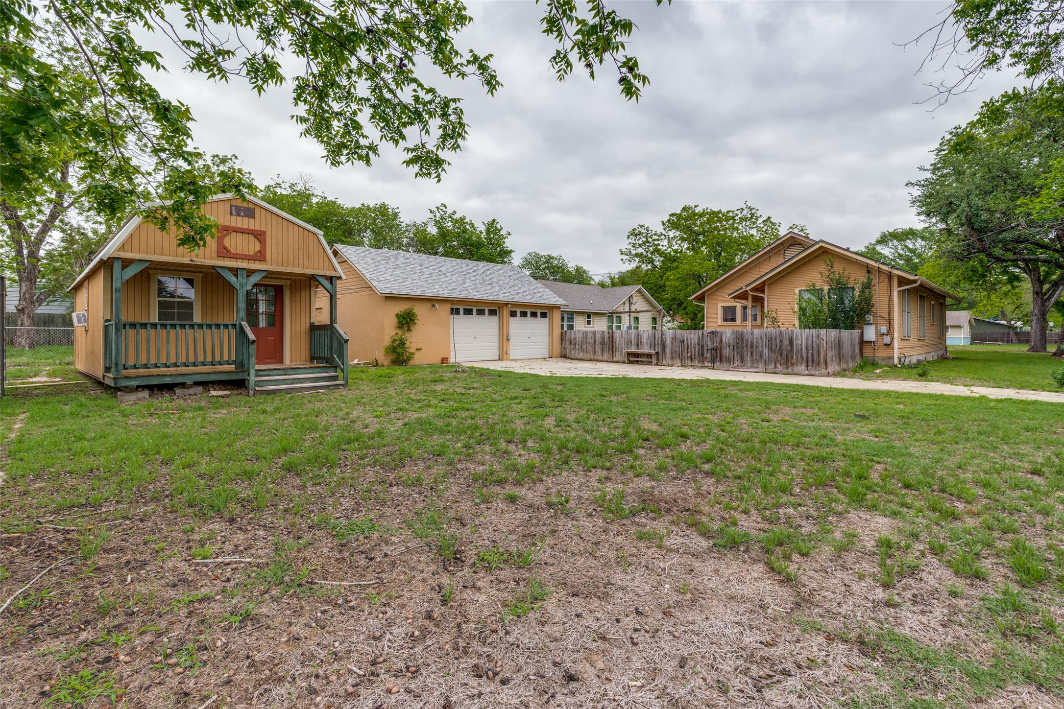 520 South Pecan Avenue Luling, TX 78648 - Photo 20 of 23 Small town charm on a sprawling 1/3 acre lot! Plenty of storage and room to play or park your boat/trailer/ATVs.
