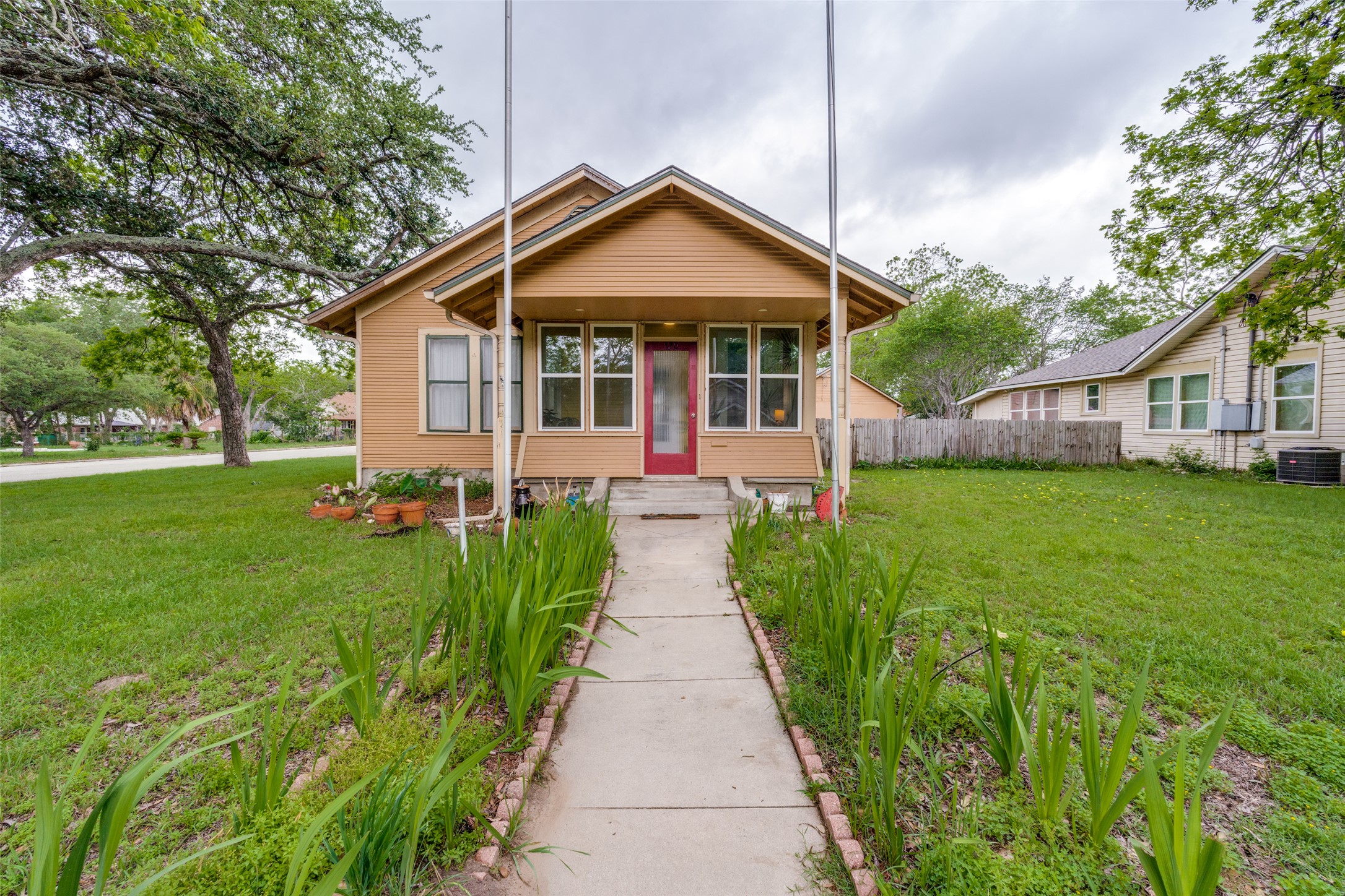 520 South Pecan Avenue Luling, TX 78648 - Photo 23 of 23 Grand entrance with flag poles, waiting for new flags to fly!