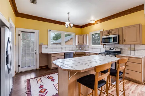 $249,900 | 520 South Pecan Avenue, Luling, TX 78648