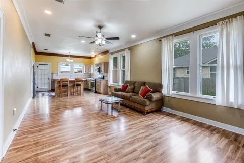 $249,900 | 520 South Pecan Avenue, Luling, TX 78648