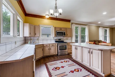 $249,900 | 520 South Pecan Avenue, Luling, TX 78648