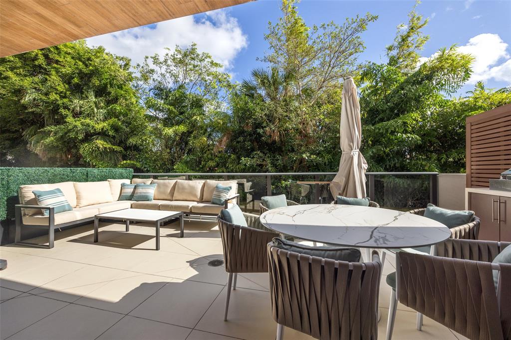 3030 North Ocean Boulevard, Unit S106 Fort Lauderdale, FL 33308 - Photo 28 of 40 a view of a dinning table and chairs in the roof deck