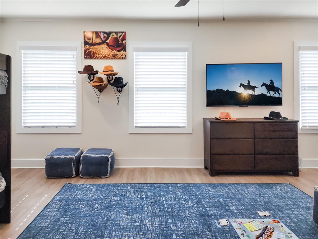 2800 McKenzie Avenue Waco, TX 76708 - Photo 26 of 40 a living room with furniture and a window