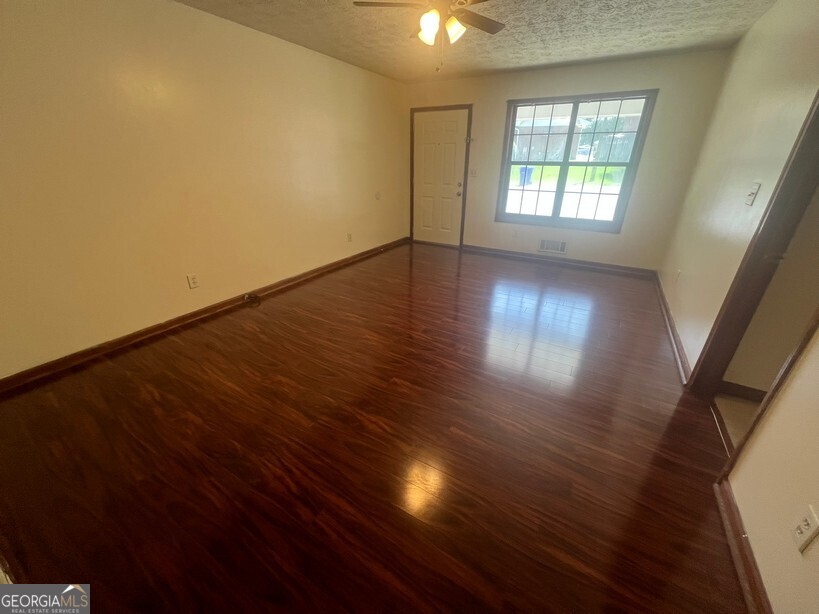 986 Locust Drive Northeast Conyers, GA 30012 - Photo 2 of 12