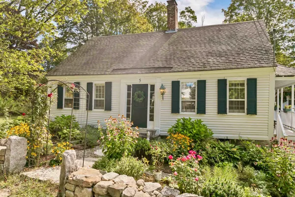 $695,000 | 5 Trask Mountain Road, Wolfeboro, NH 03894