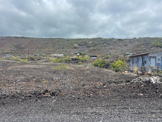 30 Ehiku Avenue Captain Cook, HI 96704 - Photo 3 of 7 a view of a dry yard with wooden fence