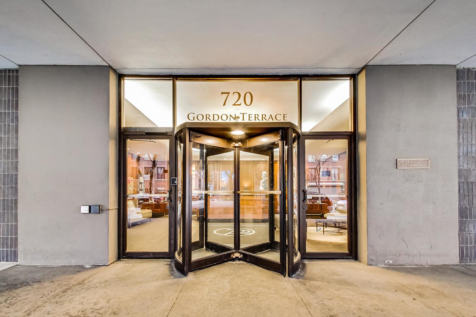 720 West Gordon Terrace, Unit 5M Chicago, IL 60613 - Photo 3 of 23 Gallery Image 3