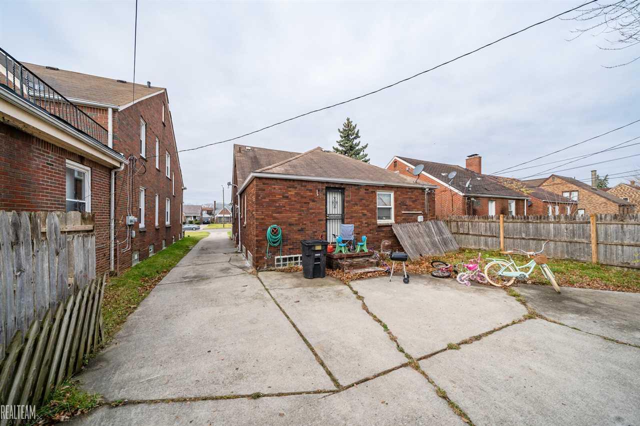 5536 Alter Road Detroit, MI 48224 - Photo 26 of 27 50029990-25.JPG