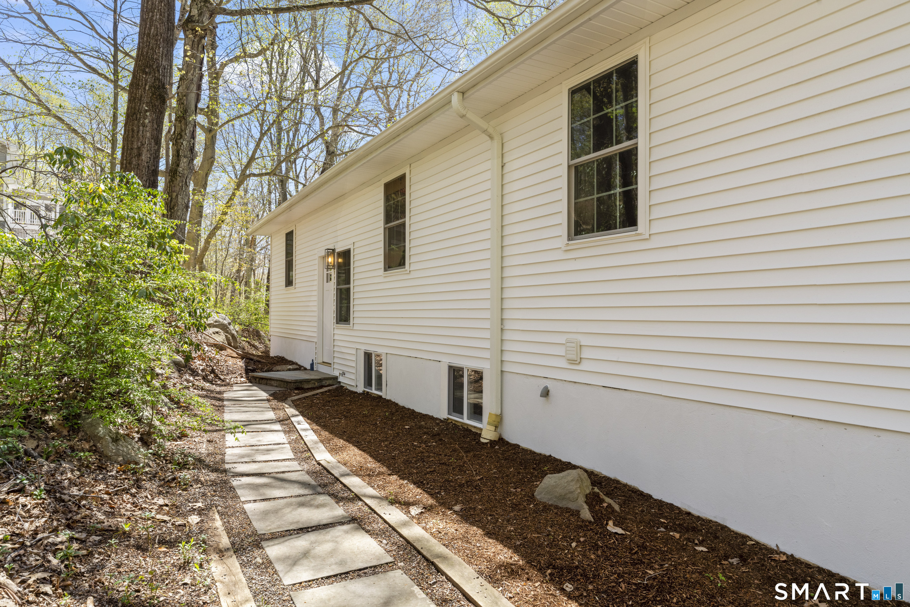 147 Thayer Pond Road Wilton, CT 06897 - Photo 2 of 40