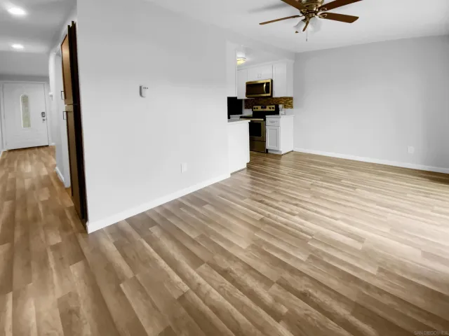 a view of a house with backyard