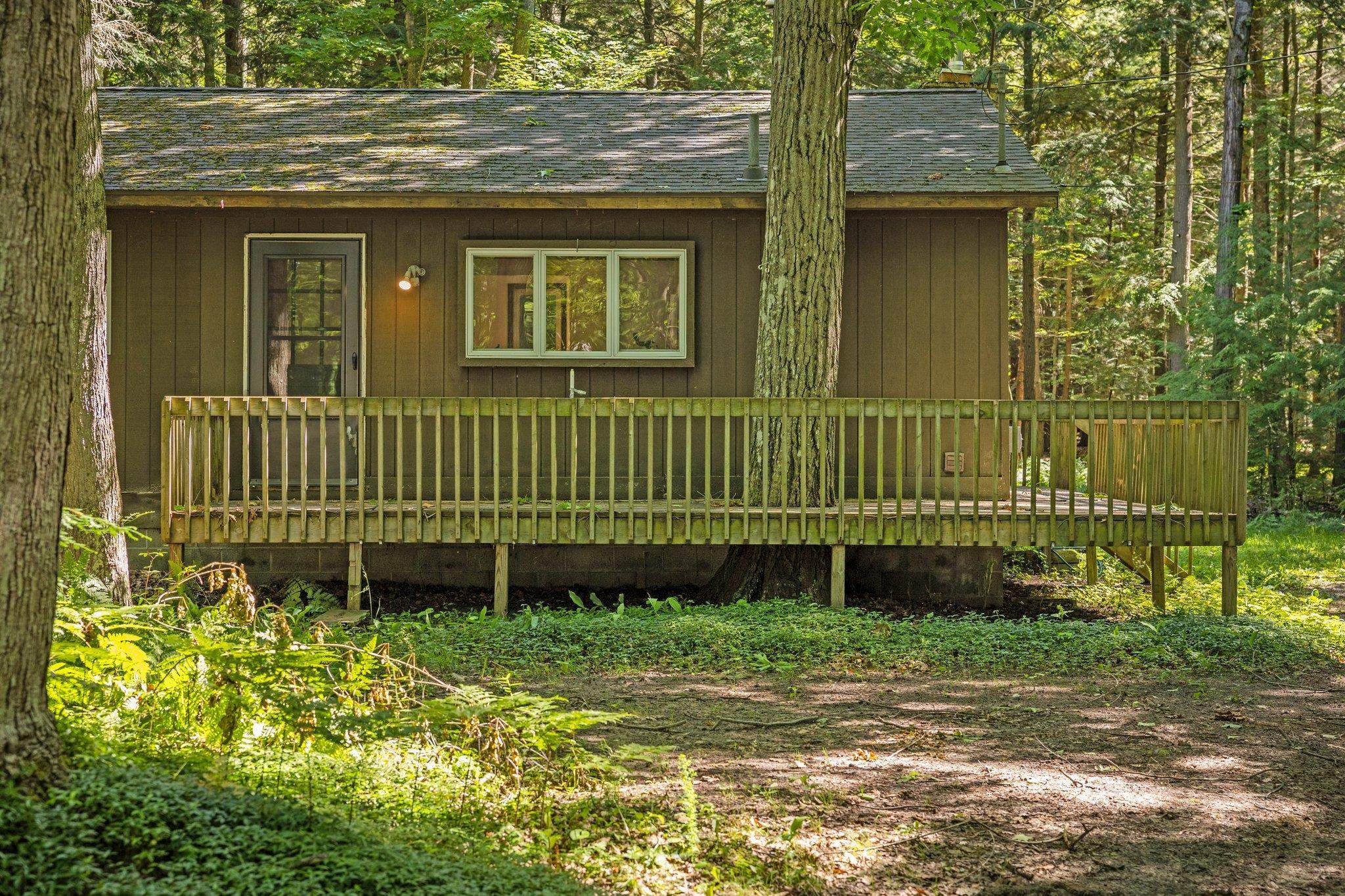 2823 Neahtawanta Road Traverse City, MI 49686 - Photo 5 of 33 1924458-69e98244-8e84-42e4-adb9-a86aea4d1325.JPG