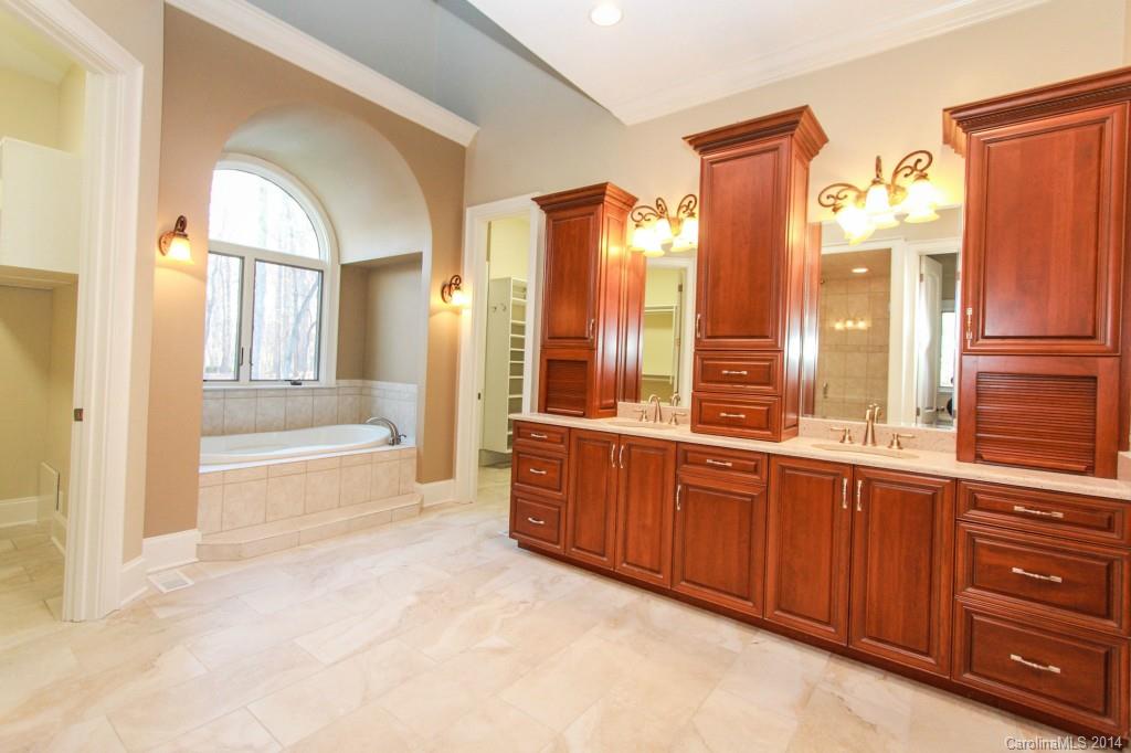 418 Raintree Drive Matthews, NC 28104 - Photo 9 of 24 Gallery Image 9