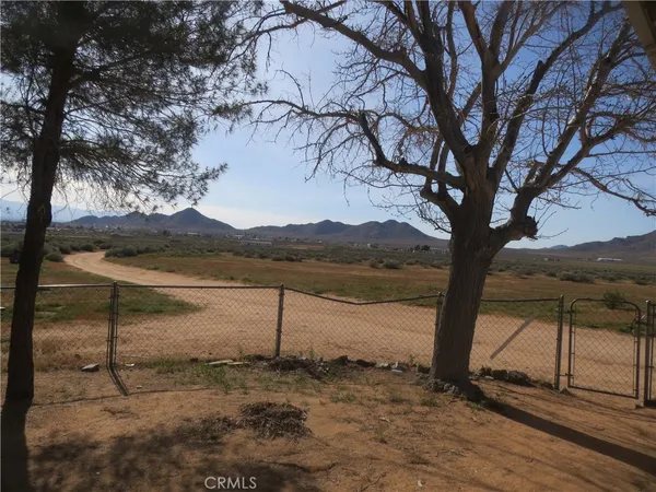 $1,400 | 16928 Central Road, Unit 4, Apple Valley, CA 92307