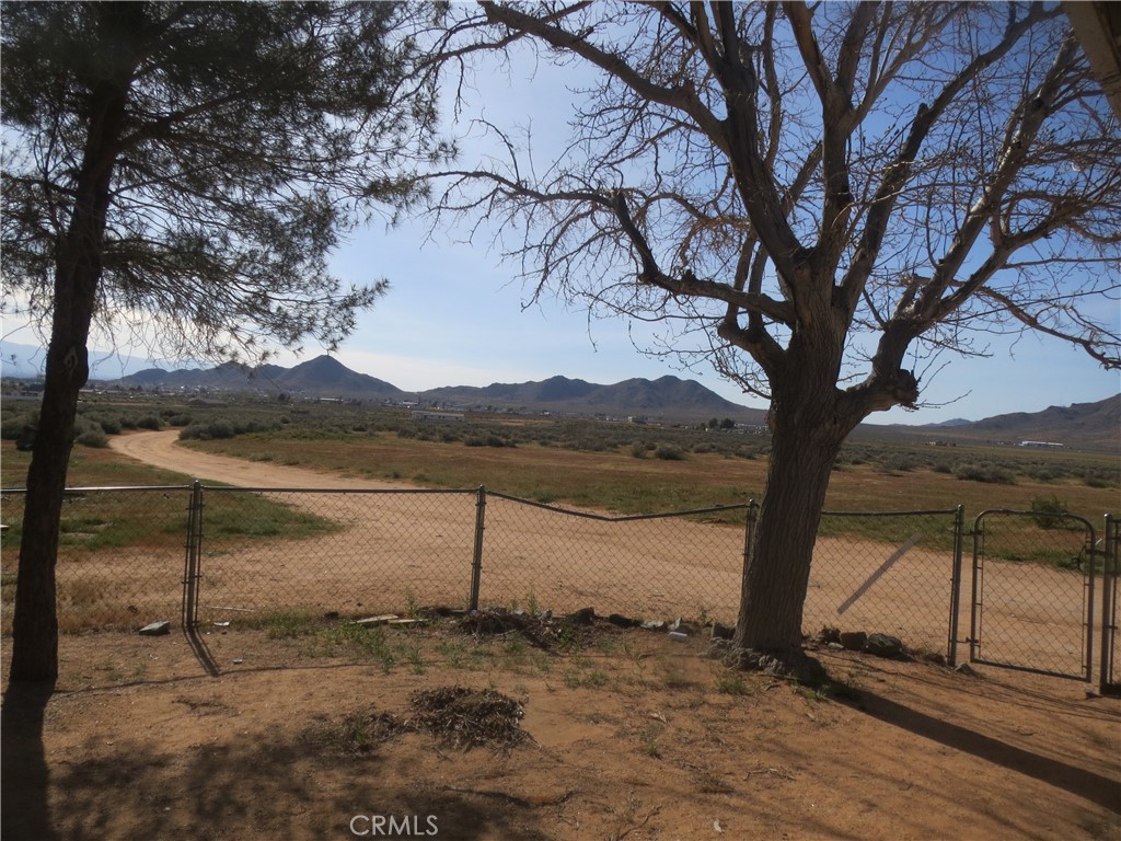 16928 Central Road, Unit 4 Apple Valley, CA 92307 - Photo 2 of 6