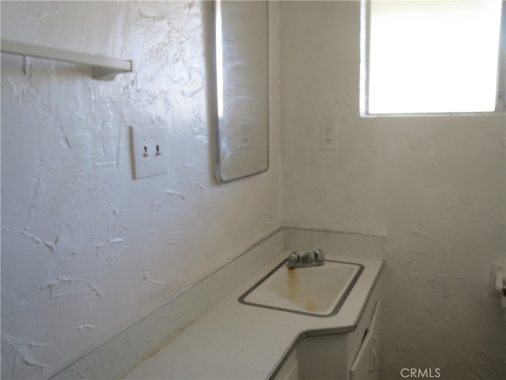 16928 Central Road, Unit 4 Apple Valley, CA 92307 - Photo 6 of 6