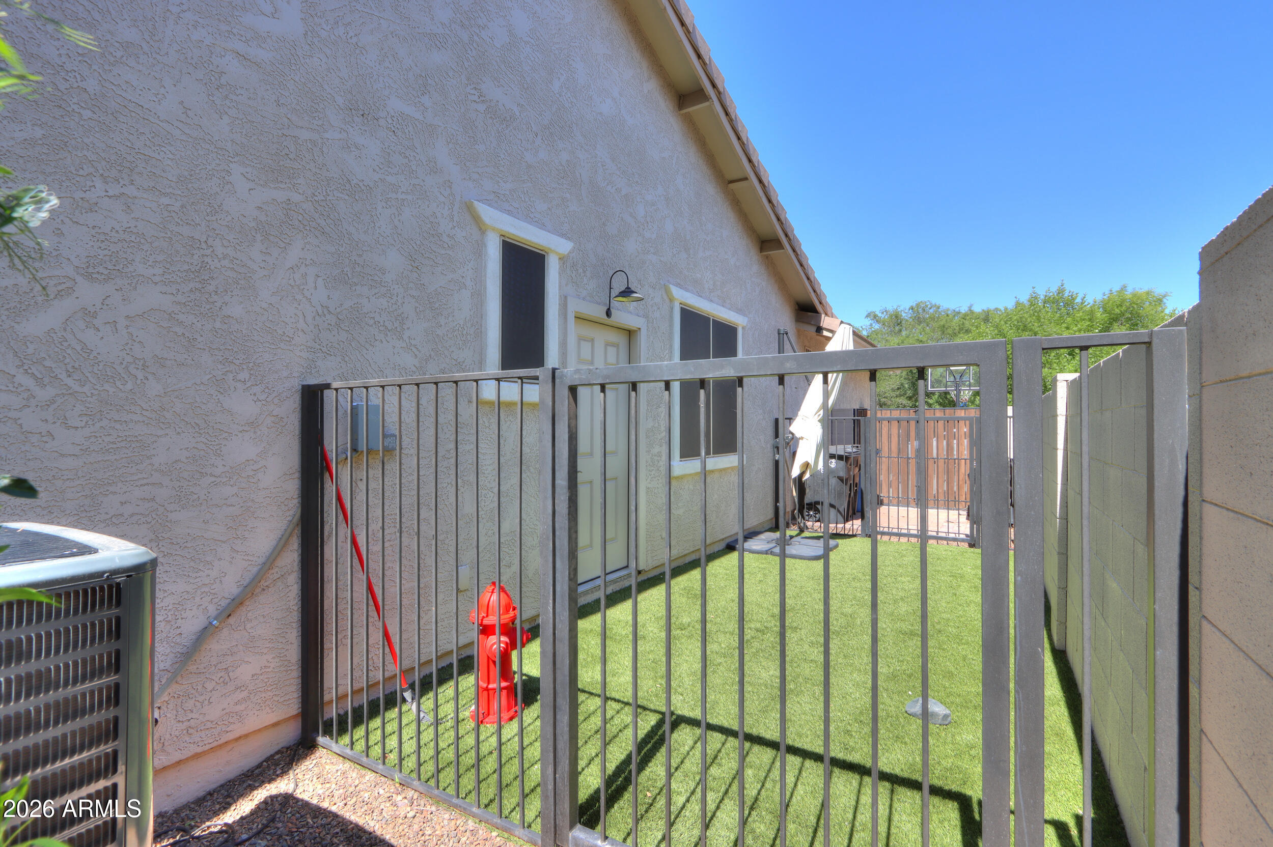 4575 East Waterman Street Gilbert, AZ 85297 - Photo 38 of 48 Side yard with dog run