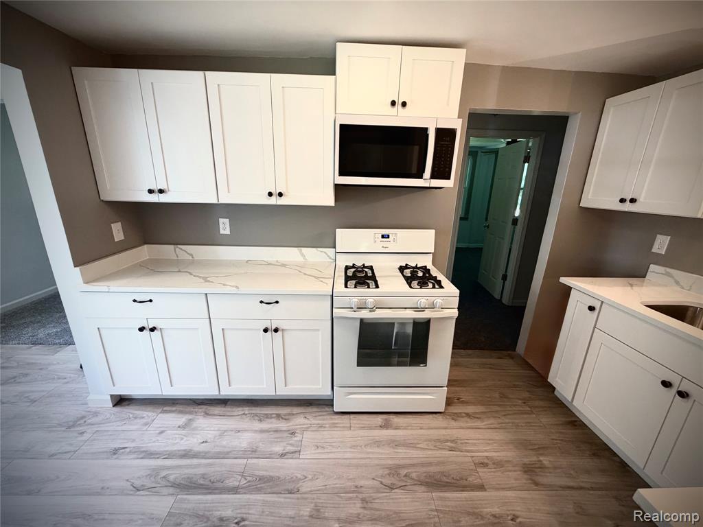 50730 Fairchild Road New Baltimore, MI 48051 - Photo 18 of 55