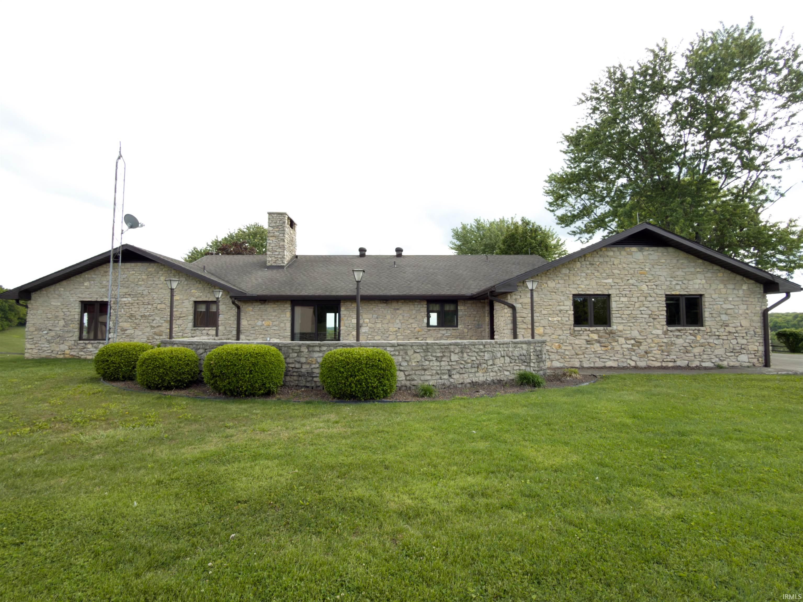 1300 Old Farm Road Bedford, IN 47421 - Photo 4 of 32