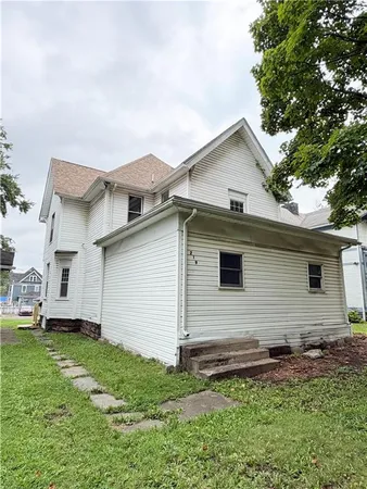 $1,250 | 219 East Wallace Avenue, Unit 1, New Castle, PA 16101