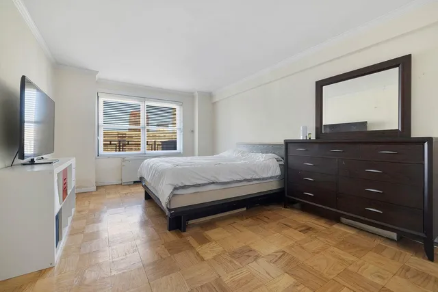 $915,000 | 160 West End Avenue, Unit 25N | Upper West Side