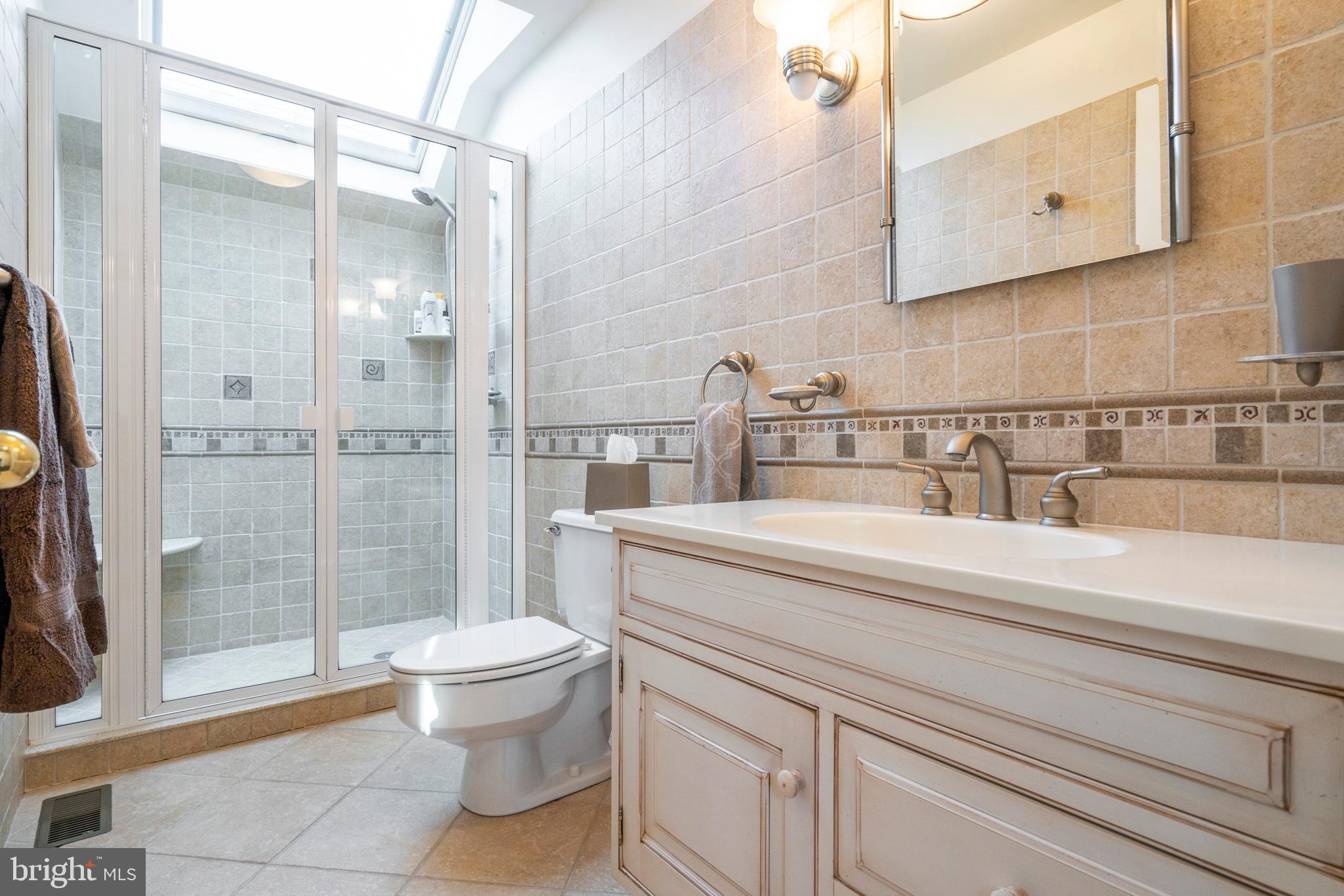 448 Inveraray Villanova, PA 19085 - Photo 22 of 34 Bedroom 2 Bathroom
