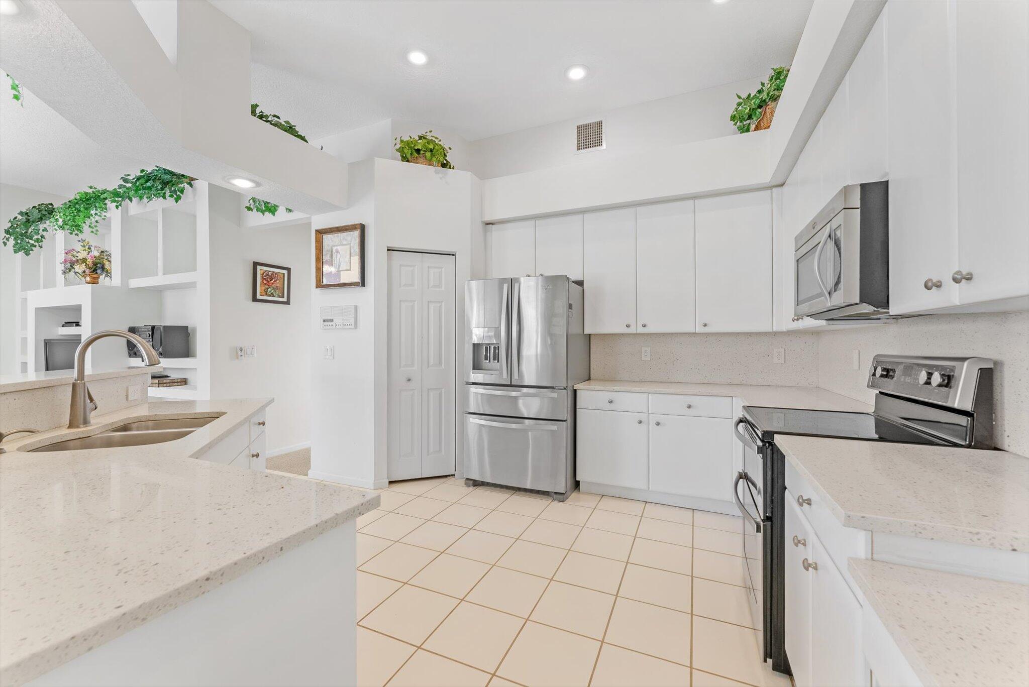 12181 Rockledge Circle Boca Raton, FL 33428 - Photo 9 of 71 Kitchen