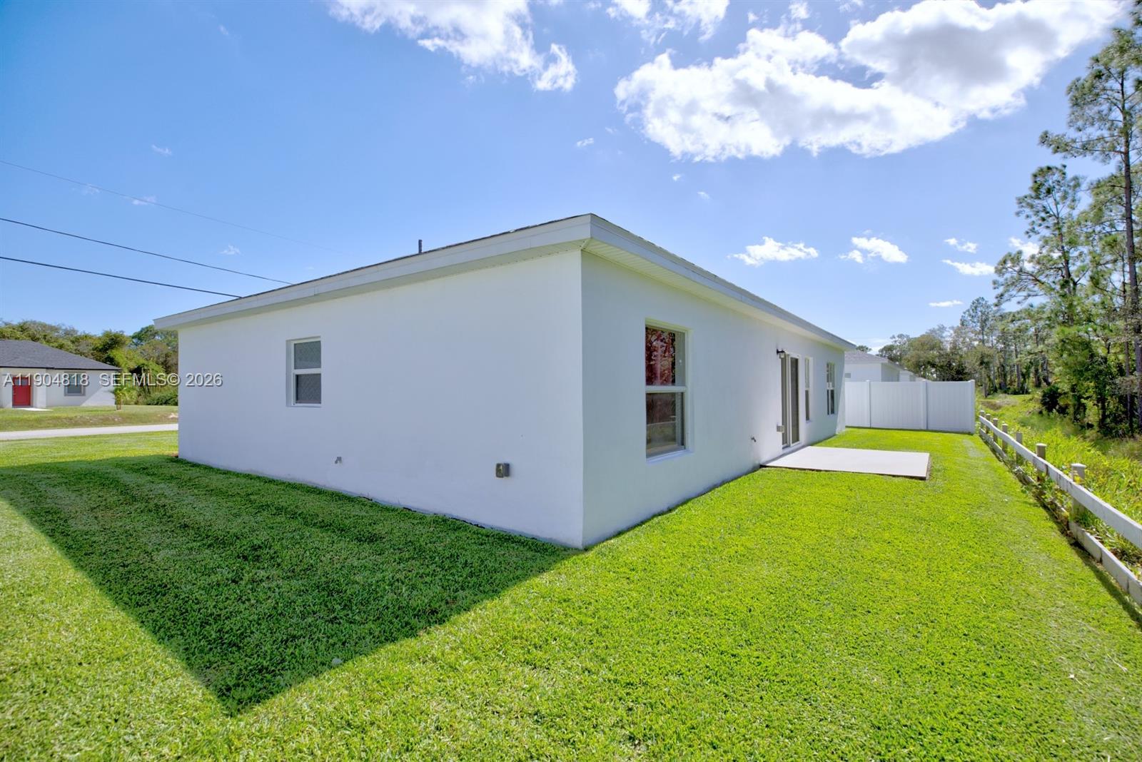 827 Renault Avenue Sebring, FL 33872 - Photo 27 of 27 a view of a backyard with plants and a small yard