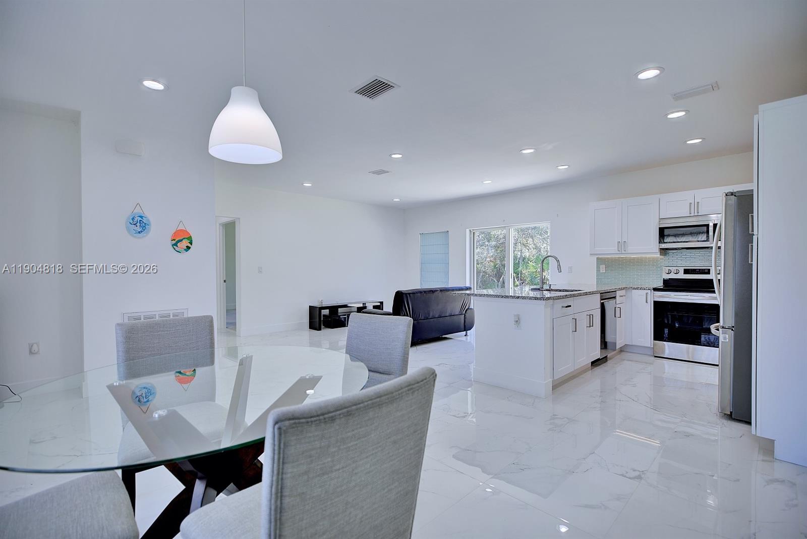 827 Renault Avenue Sebring, FL 33872 - Photo 6 of 27 a living room with furniture and kitchen view