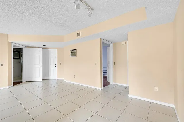$340,000 | 9645 Northwest 1st Court, Unit 1210, Pembroke Pines, FL 33024