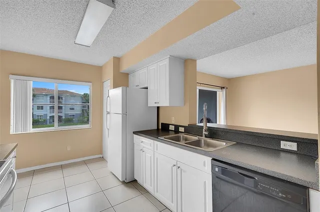 $340,000 | 9645 Northwest 1st Court, Unit 1210, Pembroke Pines, FL 33024