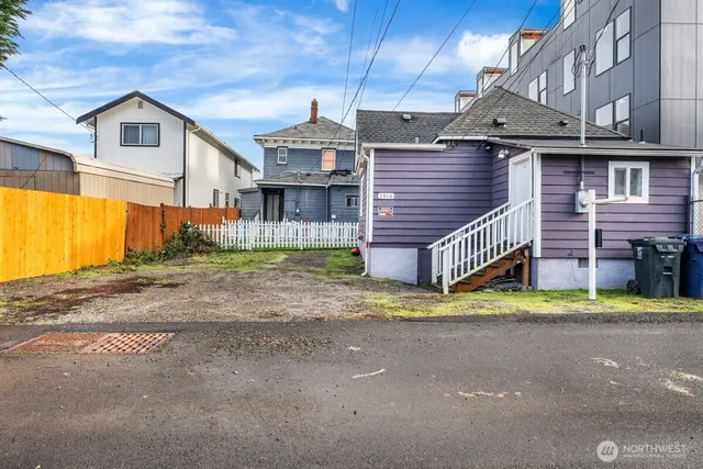 $370,000 | 1916 Martin Luther King Junior Way, Tacoma, WA 98405