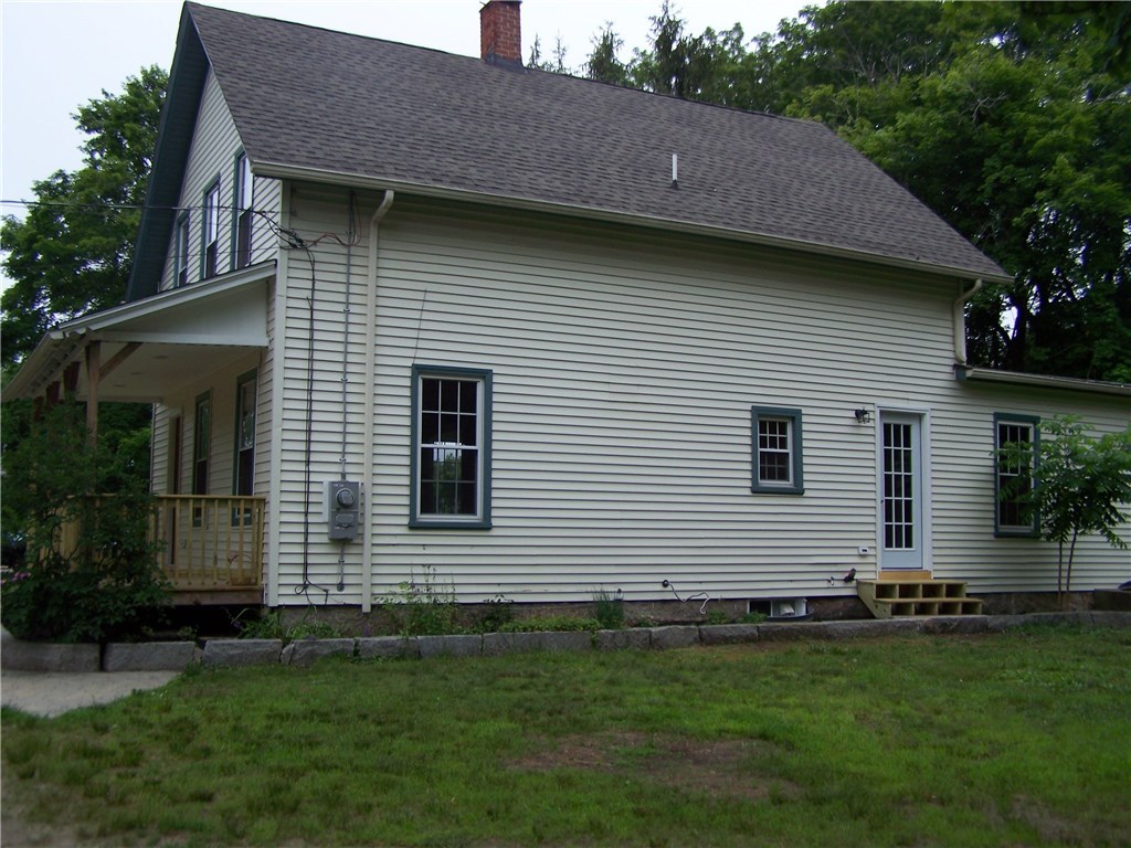39 Spring Street Hopkinton, RI 02832 - Photo 3 of 19