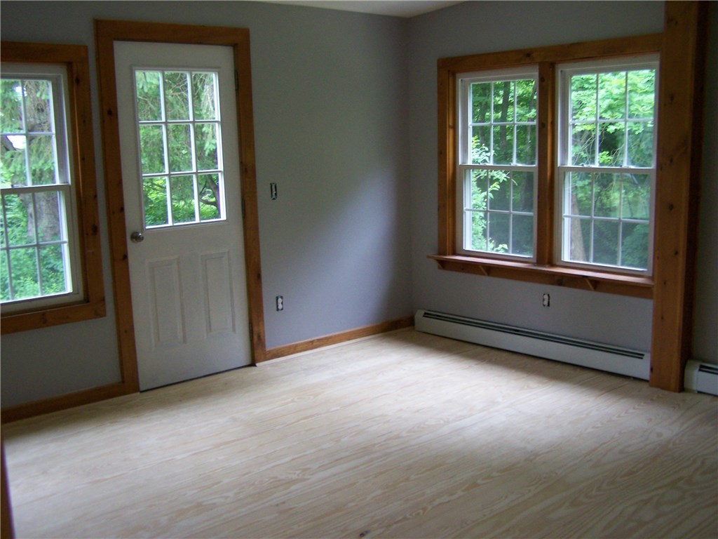 39 Spring Street Hopkinton, RI 02832 - Photo 6 of 19