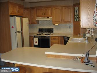 12225 Rambler Road Philadelphia, PA 19154 - Photo 10 of 11 Kitchen