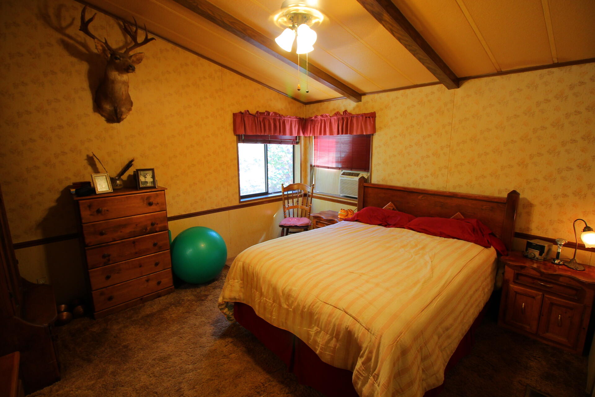 10489 Lower River Road Grants Pass, OR 97526 - Photo 25 of 30 large bdroom w vaults