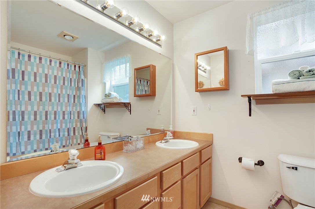 6711 Lower Ridge Road Everett, WA 98203 - Photo 11 of 24