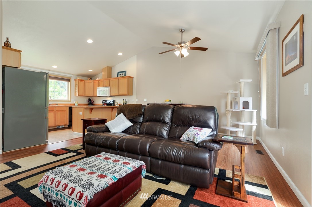 6711 Lower Ridge Road Everett, WA 98203 - Photo 3 of 24