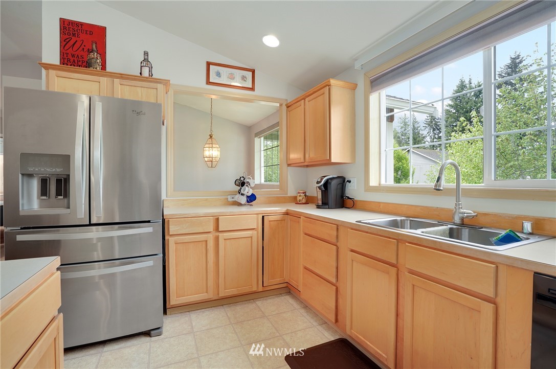 6711 Lower Ridge Road Everett, WA 98203 - Photo 5 of 24