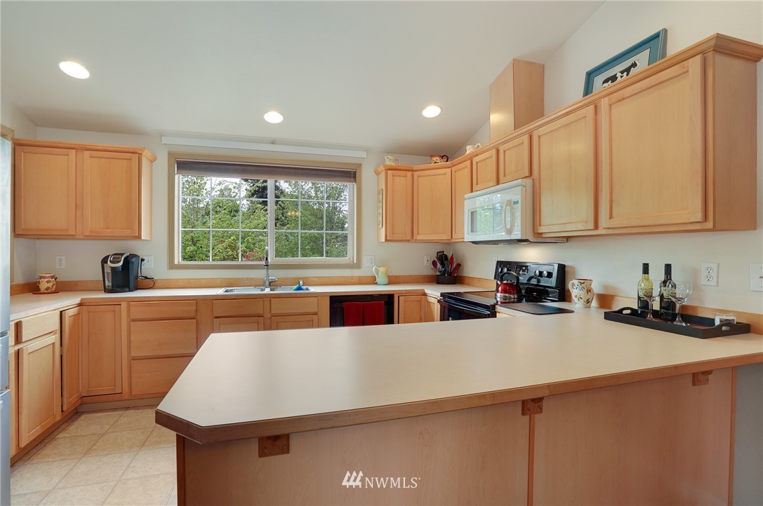 6711 Lower Ridge Road Everett, WA 98203 - Photo 6 of 24