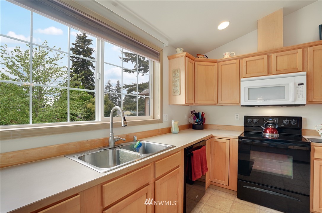 6711 Lower Ridge Road Everett, WA 98203 - Photo 8 of 24