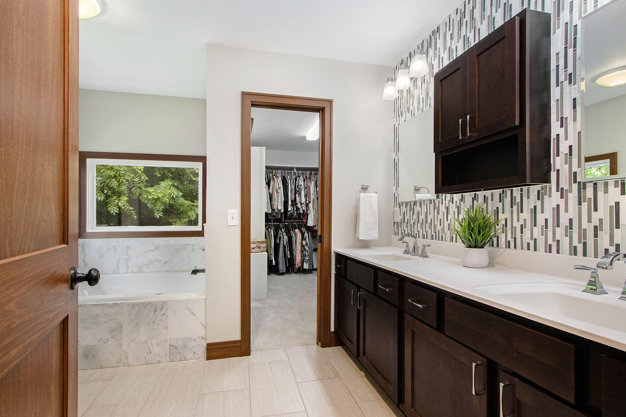15570 Portage Road Vicksburg, MI 49097 - Photo 19 of 52 primary suite bath room