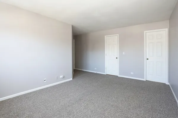 $277,900 | 397 Waterford Court, Carol Stream, IL 60188