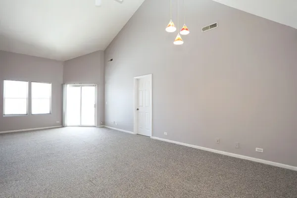 $277,900 | 397 Waterford Court, Carol Stream, IL 60188
