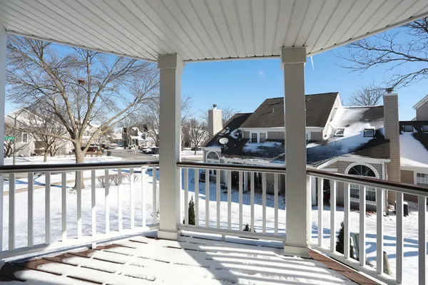 $277,900 | 397 Waterford Court, Carol Stream, IL 60188